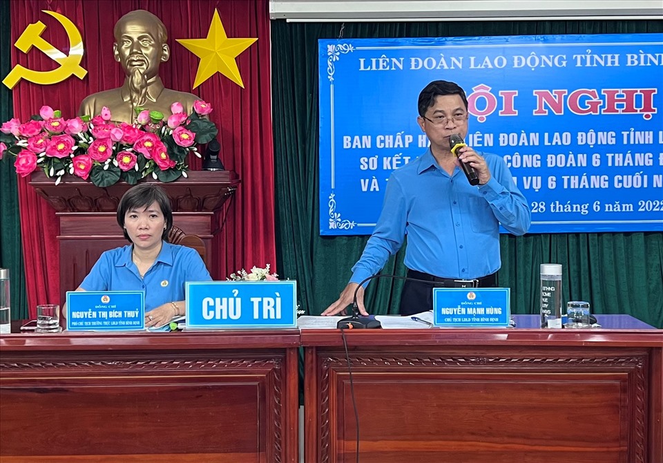 Chủ tịch LĐLĐ Bình Định Nguyễn Mạnh Hùng yêu cầu đại biểu phát huy dân chủ, thẳng thắn thảo luận