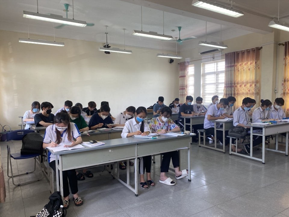 Dự kiến, việc ôn tập của Trường THPT Đông Triều sẽ kéo dài đến ngày 30.6. Ảnh: NVCC