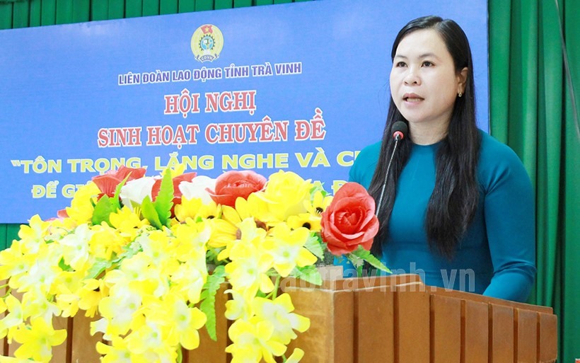 Chủ tịch LĐLĐ tỉnh Trà Vinh Thạch Thị Thu Hà phát biểu tại hội nghị. Ảnh: Trí Dũng