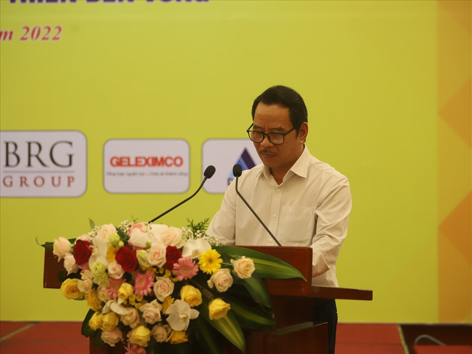 Nhà báo Nguyễn Anh Tú phát biểu tại diễn đàn.