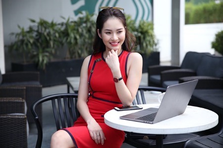 Nụ cười xinh xắn của CEO Thơm Đào