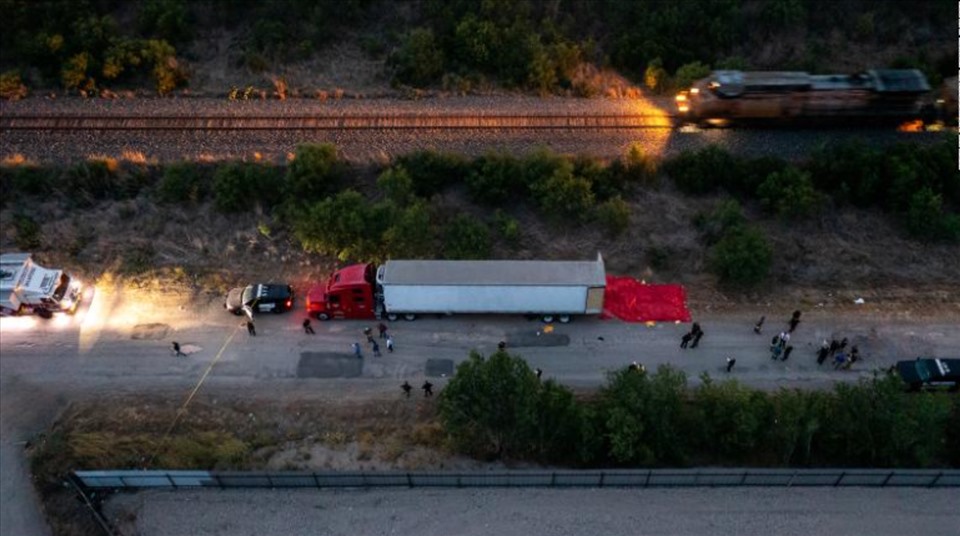 51 người chết trong thùng xe container ở San Antonio, Texas, Mỹ hôm 27.6.2022. Ảnh: AFP