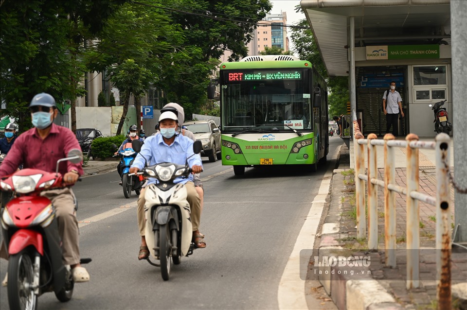 Tuyến buýt nhanh BRT được vận hành vào năm 2017 sau 5 năm khởi công. Với chiều dài 14,77 km, xe buýt BRT chạy trên làn riêng qua Yên Nghĩa - Ba La - Lê Trọng Tấn - Tố Hữu - Lê Văn Lương - Láng Hạ - Giảng Võ - bến xe Kim Mã.