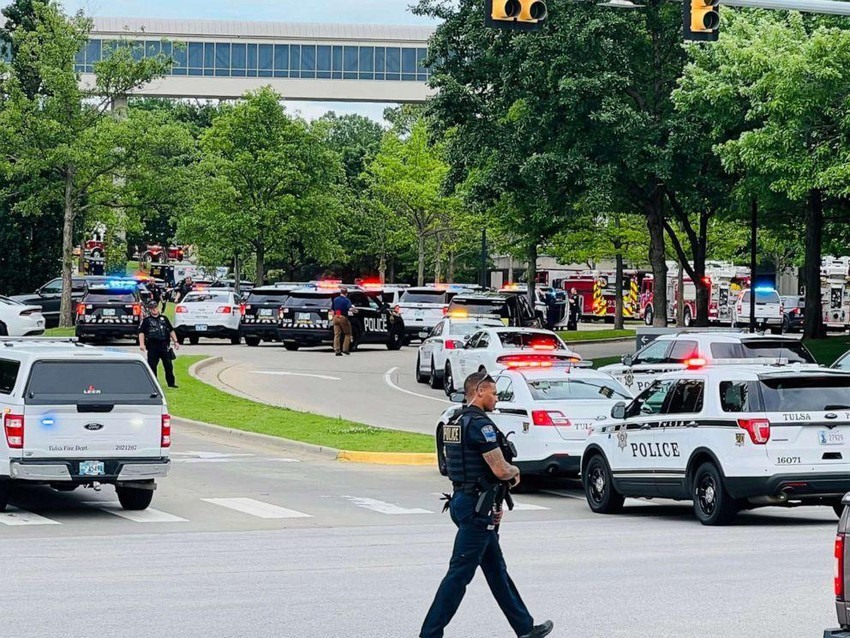 On June 1, 4 people were killed, including a gunman and many others were injured in a shooting at a hospital campus in Tulsa, Oklahoma, USA.  The shooting comes just eight days after an 18-year-old gunman opened fire at an elementary school that left 19 children and two teachers dead in Uvalde, Texas.  This is the 233rd mass shooting this year in the US alone.  Photo: Tulsa Police