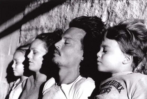 Bức ảnh hiếm hoi có đủ 4 thành viên gia đình Johnny Depp - Vanessa Paradis. Ảnh: ST.