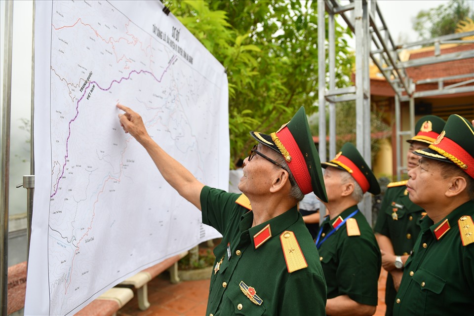 Hồi ức chiến trận của thiếu tướng Nguyễn Đức Huy. Ảnh: Việt Văn