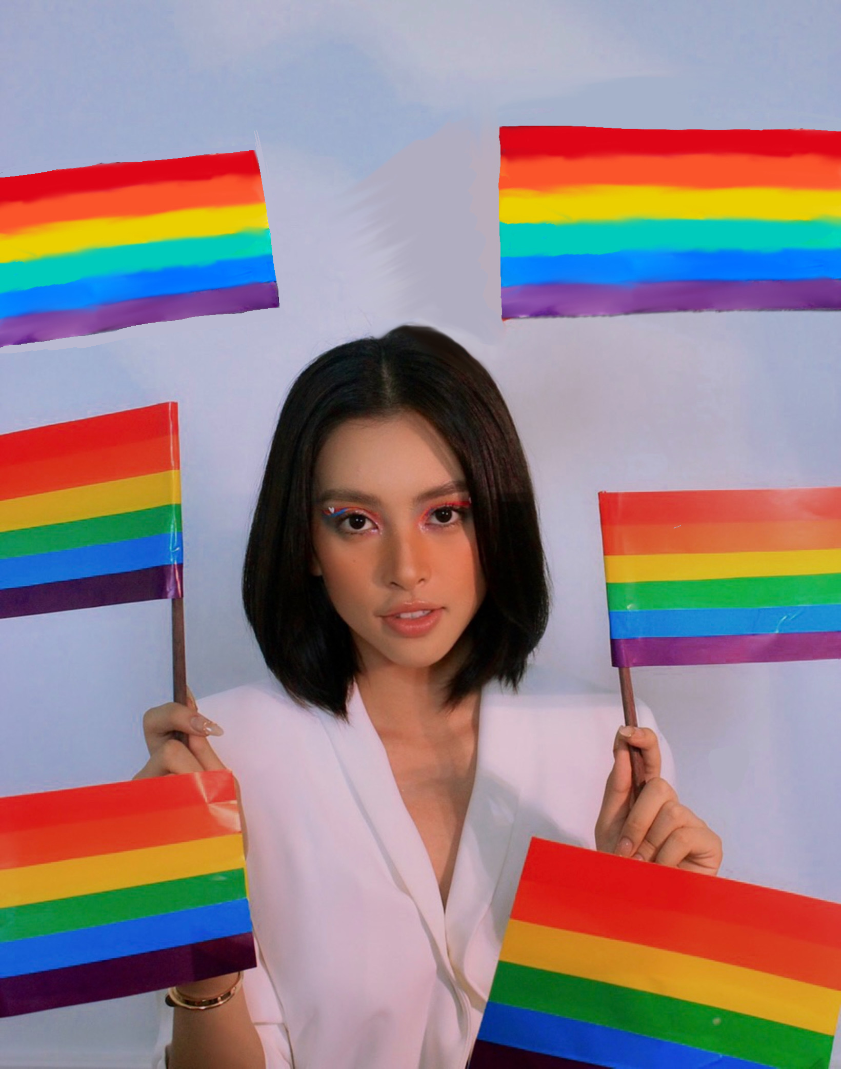 Với bộ ảnh lần này, nàng hậu Tiểu Vy mang đến sự tri ân đặc biệt của mình đến với cộng đồng LGBTQ+. Cụ thể, nàng hậu đã mang đến một hình ảnh vô cùng độc lạ khi tổng thể tất cả bức ảnh đều được chỉnh với tone màu trắng đen.
