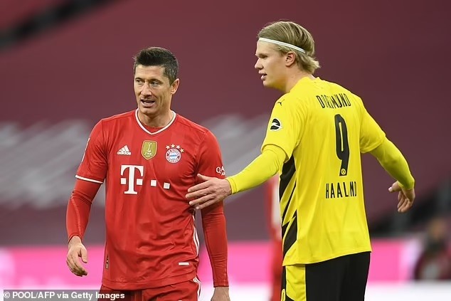Lewandowski cảm thấy chạnh lòng khi Bayern theo đuổi Haaland. Ảnh: AFP