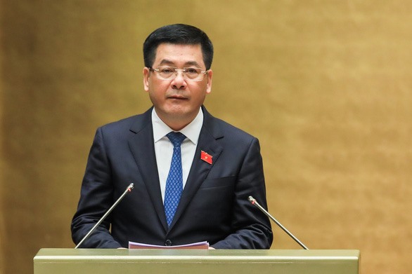 Bộ trưởng Nguyễn Hồng Diên nêu ý kiến về việc sửa Luật Dầu khí. Ảnh:Quochoi