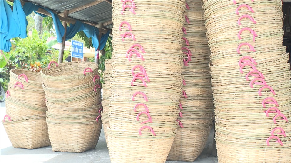 Thành phẩm cần xé của người dân Làng nghề đan đát truyền thống xã Vĩnh Phú Đông, Phước Long, Bạc Liêu
