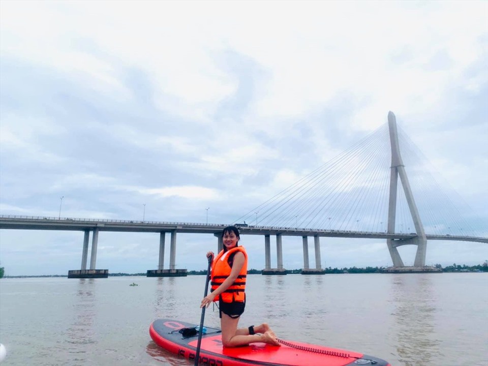 Chèo SUP phổ biến ở Cần Thơ khoảng 2 năm trở lại đây. - Ảnh: Mekong Delta Explore