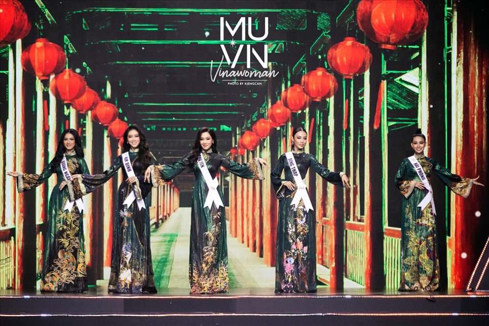 Thanh Thúy và Thủy Tiên tỏa sáng trong đêm bán kết Hoa hậu Hoàn vũ Việt Nam 2022. Ảnh: NVCC.