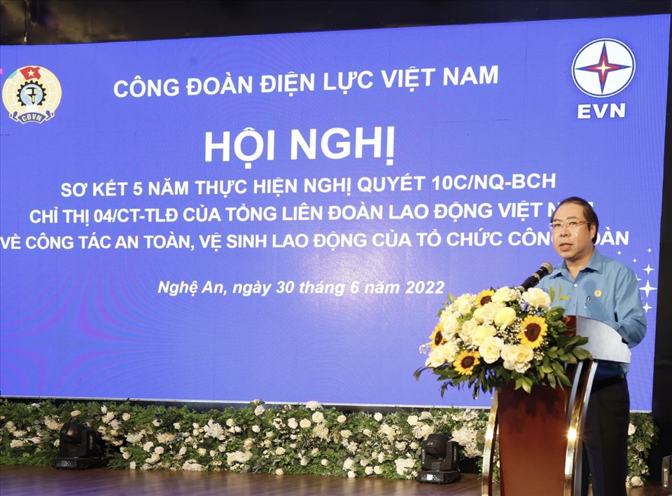 Ông Đỗ Đức Hùng - Ủy viên BTV, Chủ tịch Công đoàn ĐLVN phát biểu tại hội nghị. Ảnh: Minh Khuê