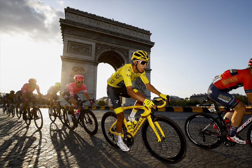 Tour de France 2022 sẽ trải qua hành trình dài hơn 3.300km, kết thúc tại Paris. Ảnh: Cyclingweekly