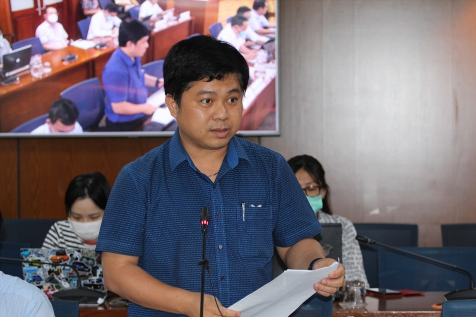 Ông Hồ Tấn Minh - Chánh Văn phòng Sở GDĐT TPHCM thông tin tại họp báo chiều 30.6. Ảnh: Thành Nhân