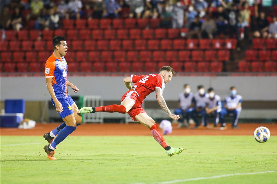 Đội bóng áo lính ghi liên tục 3 bàn để kế thúc trận đấu với tỉ số 5-2. Các cầu thủ lập công lần lượt  là Hoàng Minh và 2 bàn của Geovane.