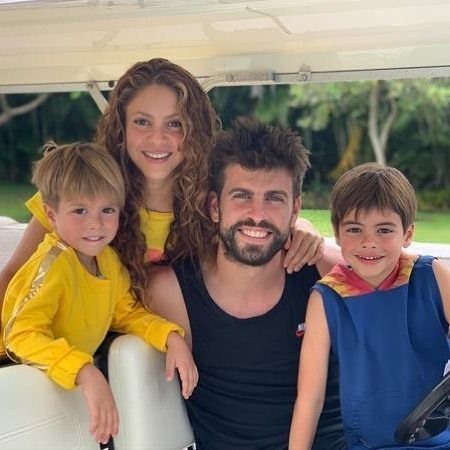 Shakira is happy with her lover 10 years younger and 2 sons.  PH๏τo: Instagram.