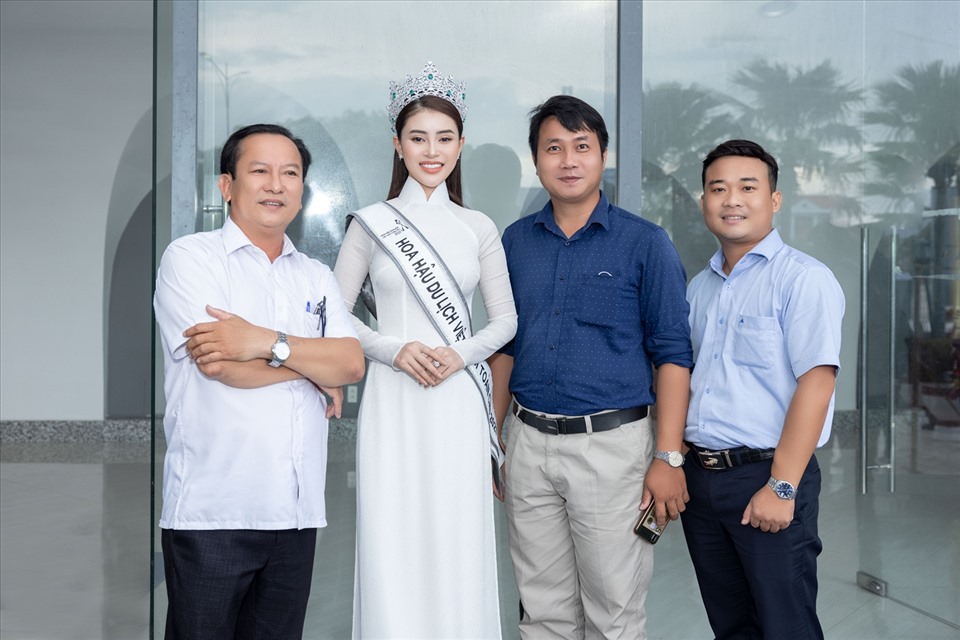 Cũng tại buổi gặp gỡ này, Lý Kim Thảo cùng ban tổ chức Hoa hậu Du lịch Việt Nam Toàn cầu đã cùng trao những học bổng đến các em nhỏ có hoàn cảnh khó khăn trên địa bàn tỉnh.