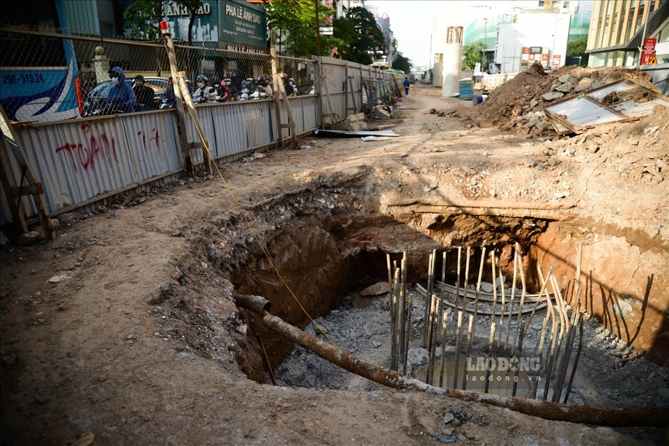 Ban Quản lý dự án đầu tư xây dựng công trình giao thông thành phố Hà Nội cho biết, cầu vượt Chùa Bộc - Phạm Ngọc Thạch được thi công theo 2 giai đoạn.