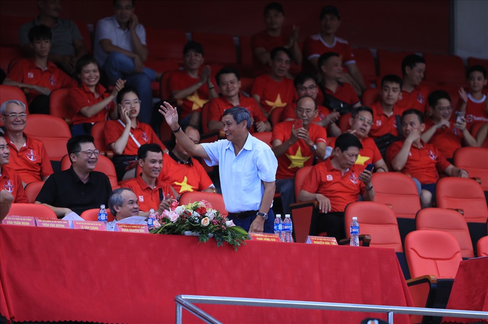 Huấn luyện viên tuyển nữ Việt Nam - Mai Đức Chung