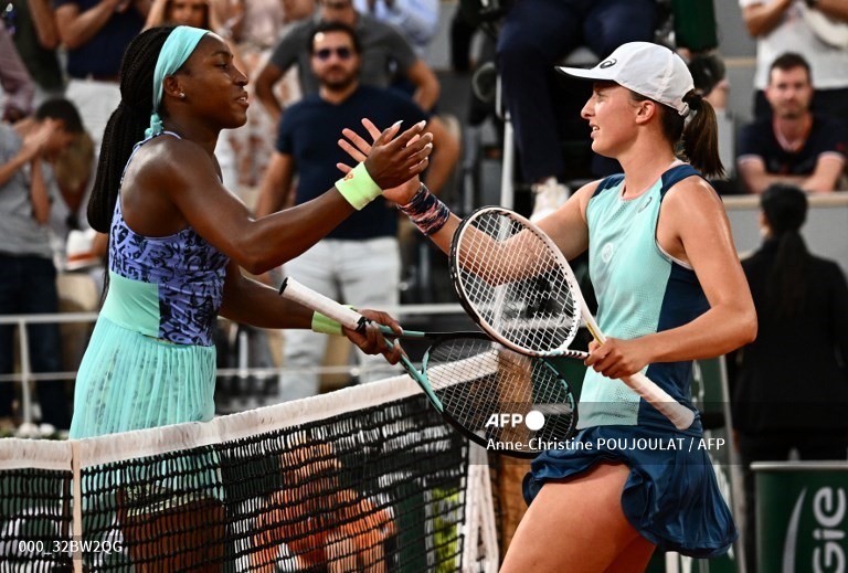 Coco Gauff đã không thể làm khó được Iga Swiatek trong trận chung kết Roland Garros 2022. Ảnh: AFP