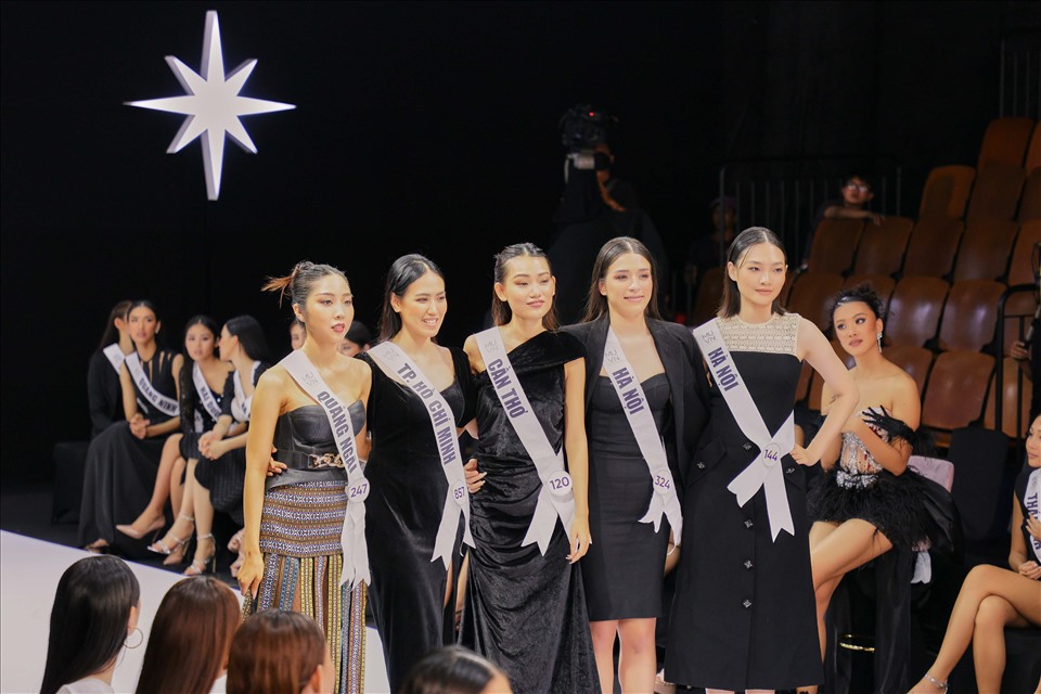 Hoàng Yến (ngoài cùng bên trái) chính thức phải chia tay hành trình Tôi là Hoa hậu Hoàn vũ Việt Nam 2022. Ảnh: MUVN.