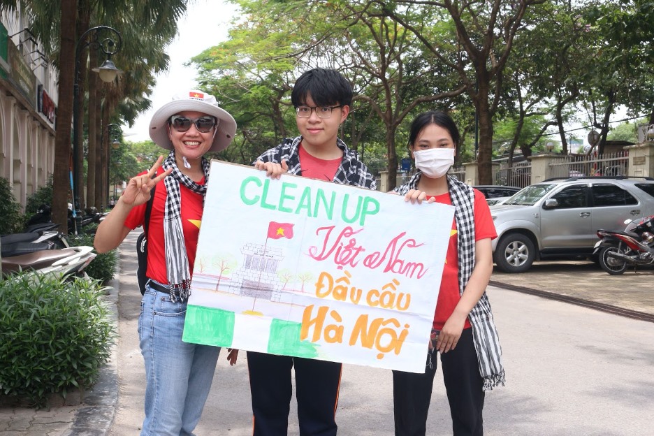 Tiếp nối thành công của hai lần tổ chức trước đây, chiến dịch thu gom rác, phế thải trên toàn quốc mang tên “Clean up Việt Nam lần 3” do tổ chức Xanh Việt Nam phát động được tổ chức vào đúng Ngày Môi trường Thế giới 5.6.