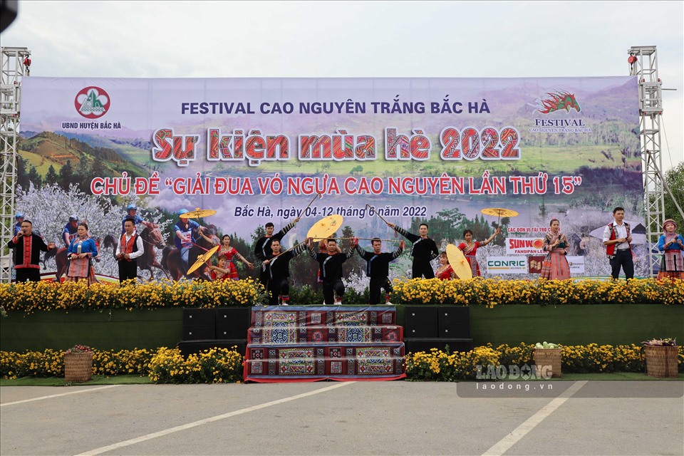 Ngày 5.6, chương trình Festival cao nguyên trắng Bắc Hà 2022 được tổ chức tại thị trấn Bắc Hà, huyện Bắc Hà, tỉnh Lào Cai, thu hút hàng ngàn du khách đến tham gia. Ảnh: Đức Trọng.