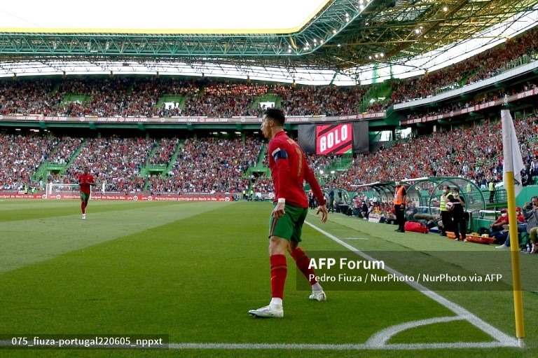 Ronaldo hoàn tất cú đúp trong vòng 4 phút. Ảnh: AFP