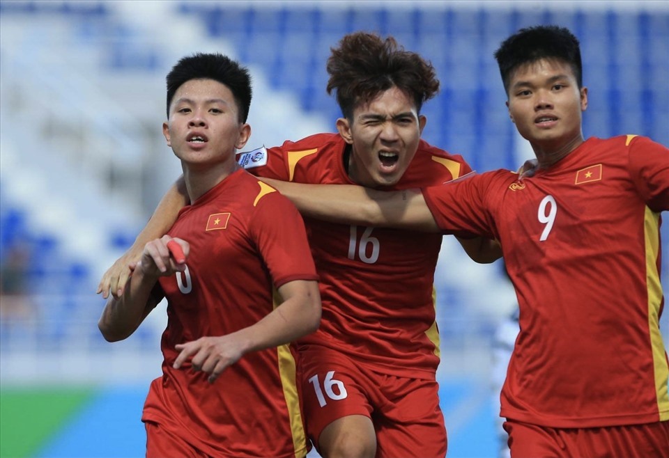 Hậu vệ Tiến Long ghi bàn giúp U23 Việt Nam cầm hoà U23 Hàn Quốc. Ảnh: Trung Thu