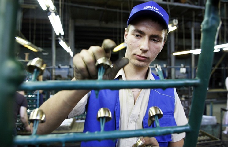 A male student works at a sanitary ware factory.  Screenshots