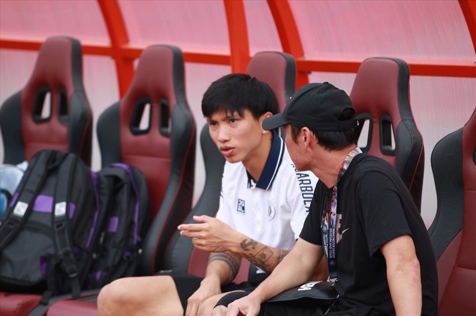 Hậu vệ Văn Hậu vẫn chưa thể ra sân thi đấu cùng Hà Nội FC. Ảnh: Minh Đức