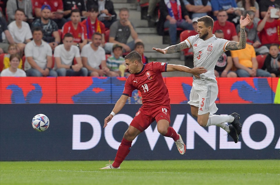Tây Ban Nha (áo trắng) - đương kim á quân UEFA Nations League, bận tâm đến việc tạo điều kiện cho các cầu thủ trẻ thi đấu. Ảnh: UEFA