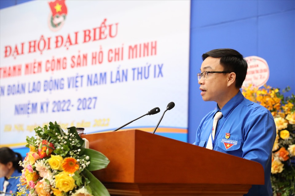 Đồng chí Phùng Khắc Hùng, Bí thư đoàn Thanh niên Tổng Liên đoàn Lao động Việt Nam nhiệm kỳ 2017-2022 phát biểu khai mạc đại hội.