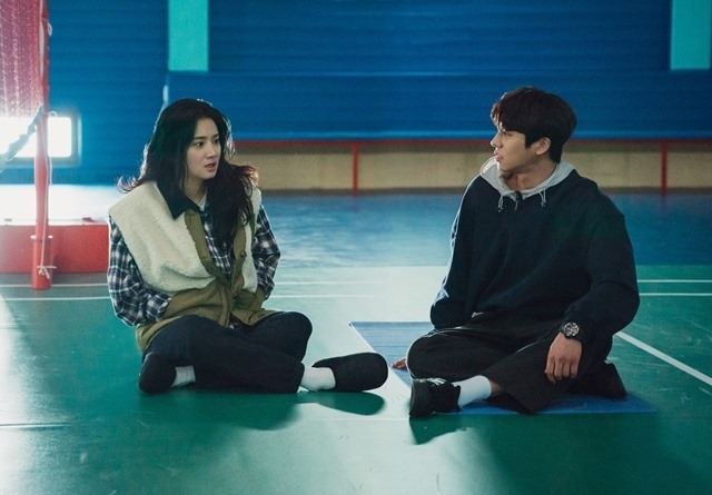 Chae Jong Hyeop và Park Ju Hyun trong “Love All Play”. Ảnh: Poster KBS.