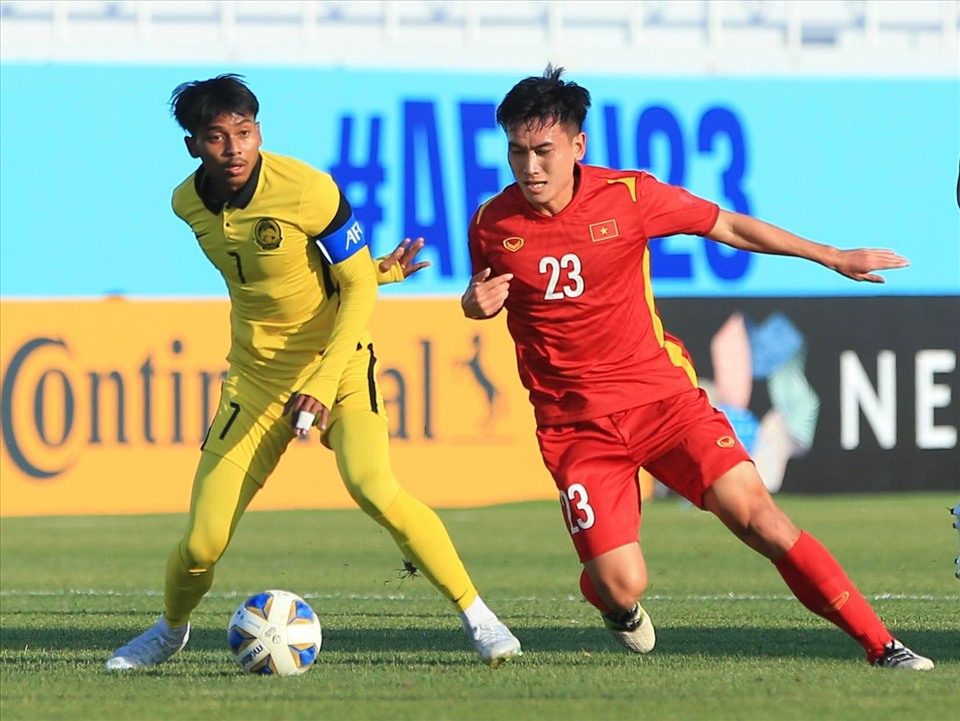 U23 Việt Nam thi đấu áp đảo trước U23 Malaysia. Ảnh: Trung Thu