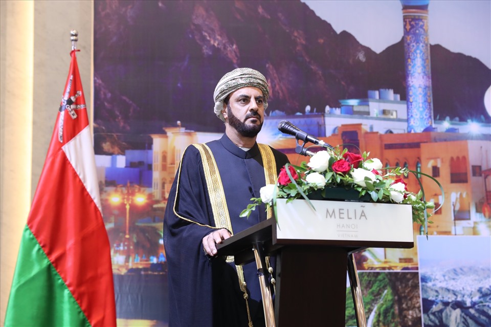 Đại sứ Oman Saleh Mohamed Ahmed Al Saqri phát biểu tại buổi lễ. Ảnh: BTC