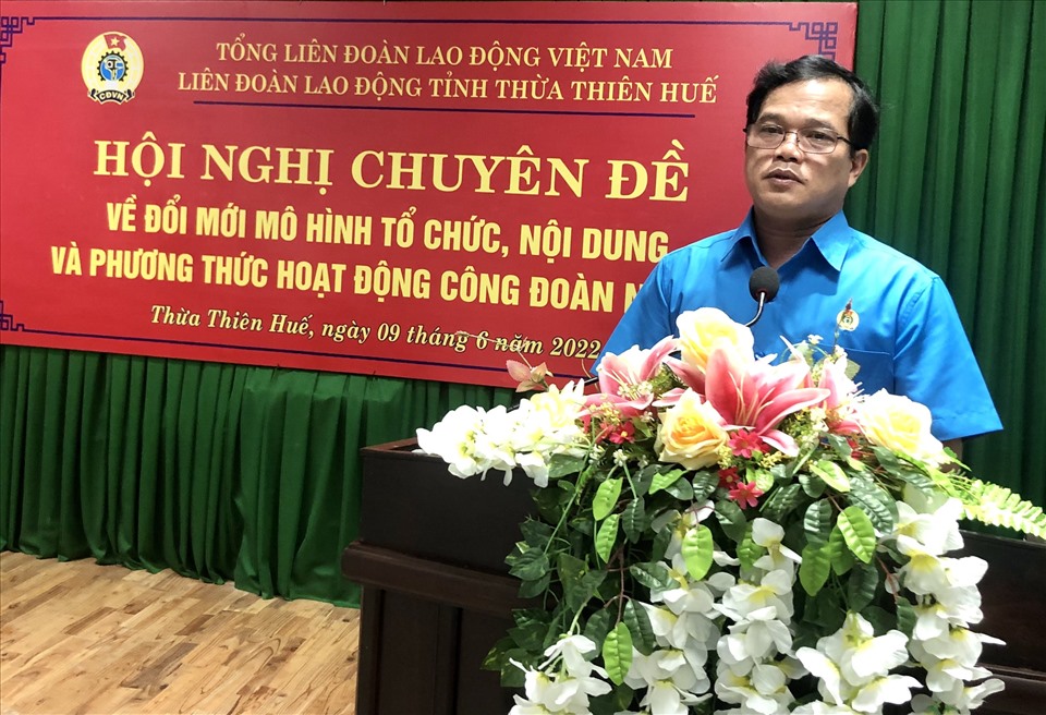 Ông Lê Minh Nhân - Chủ tịch LĐLĐ Thừa Thiên Huế phát biểu tại hội nghị. Ảnh: HH.