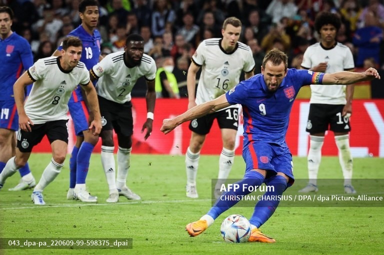 Harry Kane ghi bàn trong trận đấu với Đức tại Nations League.  Ảnh: AFP