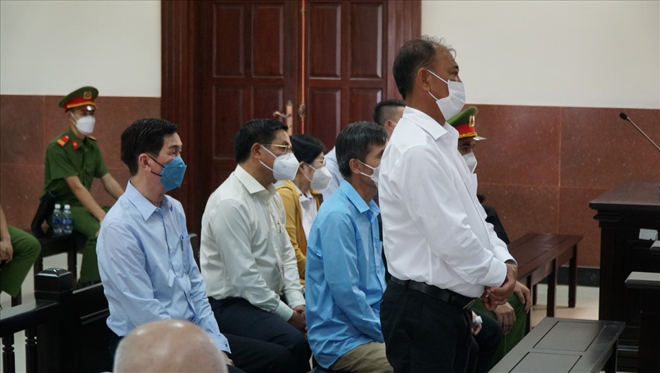 Bị cáo Lê Tấn Hùng trình bày trước tòa.