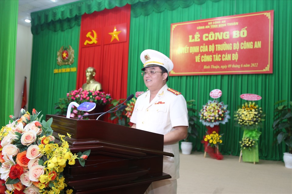Thượng tá Huỳnh Ngọc Liêm phát biểu nhận nhiệm vụ. Ảnh: CA