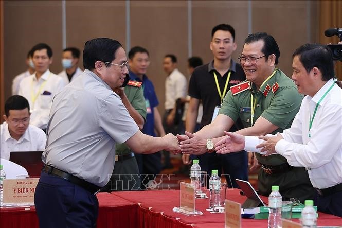 Thủ tướng Phạm Minh Chính với các đại biểu dự hội nghị.
