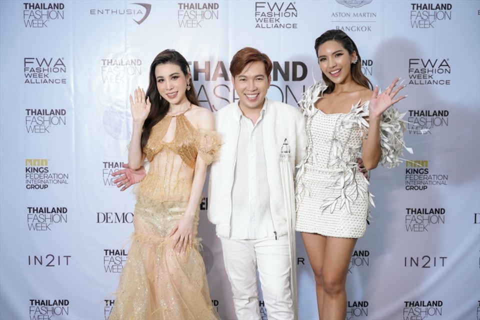 Trước đó, tại thảm đỏ show thời trang, Nykky Đỗ, MC Liêu Hà Trinh cũng đã dành thời gian bay sang Thái Lan ủng hộ đồng nghiệp thân thiết. Ảnh: NVCC.