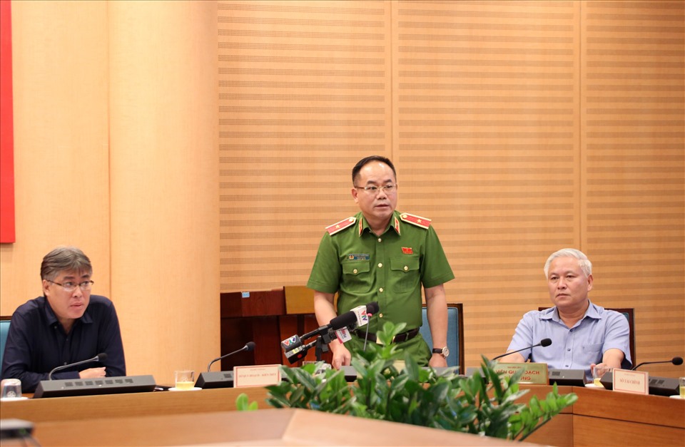 Thiếu tướng Nguyễn Thanh Tùng - Phó Giám đốc Công an TP.Hà Nội thông tin tại họp báo.
