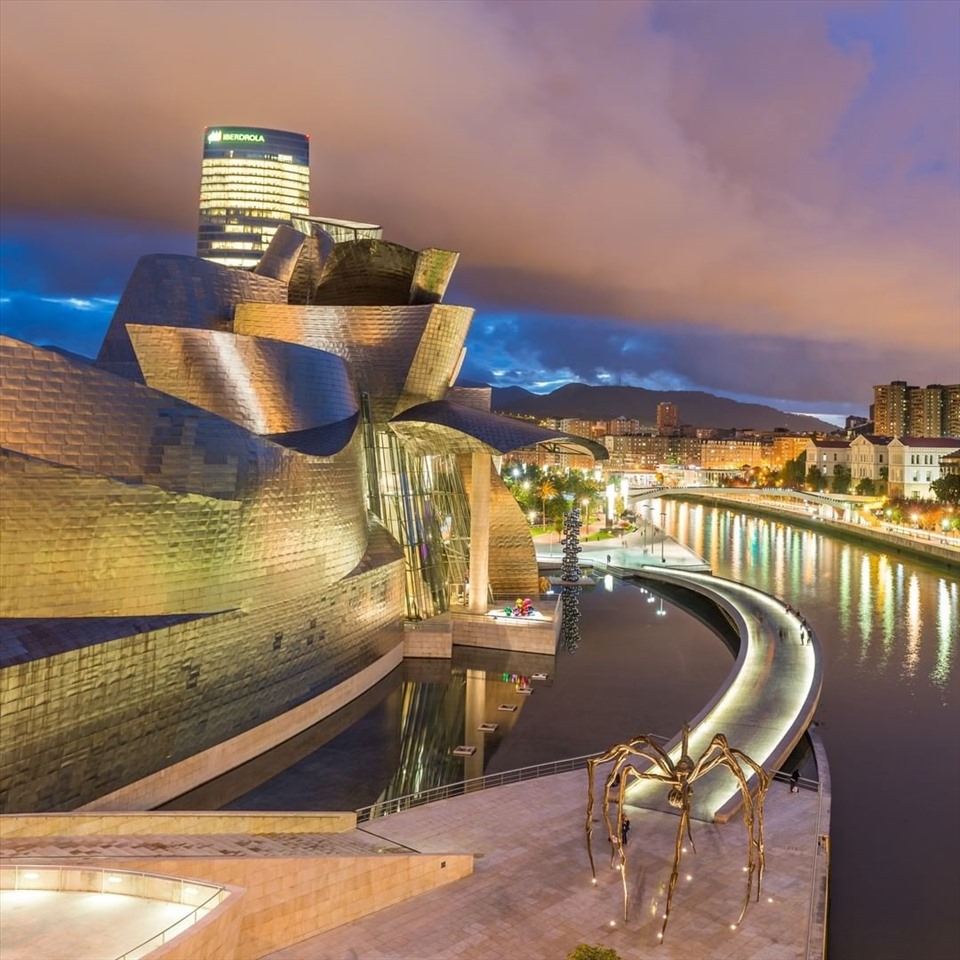 Bảo tàng Guggenheim Bilbao