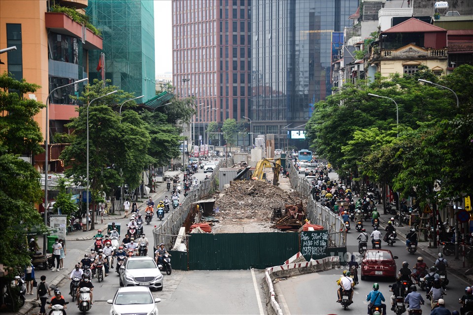 Công trình nhằm nâng cao năng lực giao thông qua ngã tư Chùa Bộc - Phạm Ngọc Thạch - Tôn Thất Tùng - Đông Tác, giải quyết tình trạng ùn tắc và hình thành hạ tầng giao thông khung của Hà Nội. Thế nhưng do chậm tiến độ và phần vách tôn của công trình chiếm phần lớn mặt đường nên thường xuyên xảy ra tình trạng tắc nghẽn tại khu vực này vào giờ cao điểm.