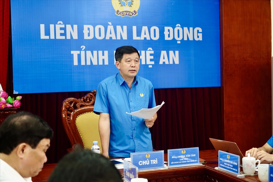 Ông Kha Văn Tám, Chủ tịch LĐLĐ chỉ đạo nhiệm vụ trọng tâm 6 tháng cuối năm 2022 . Ảnh: Minh Khuê