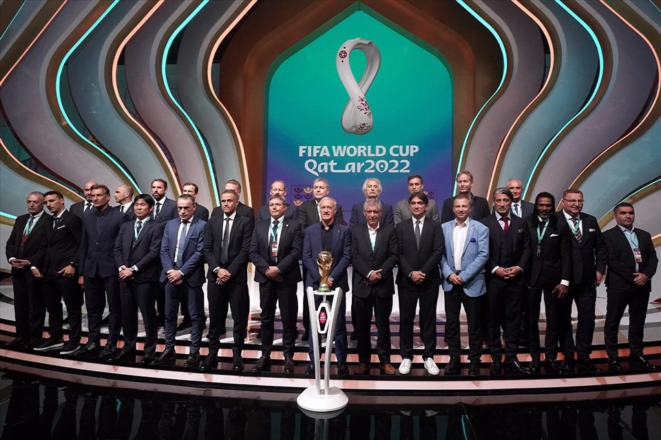 Các nhân vật nổi tiếng có trong buổi lễ bốc thăm chia bảng của World Cup 2022 tại Qatar.  Ảnh: FIFA