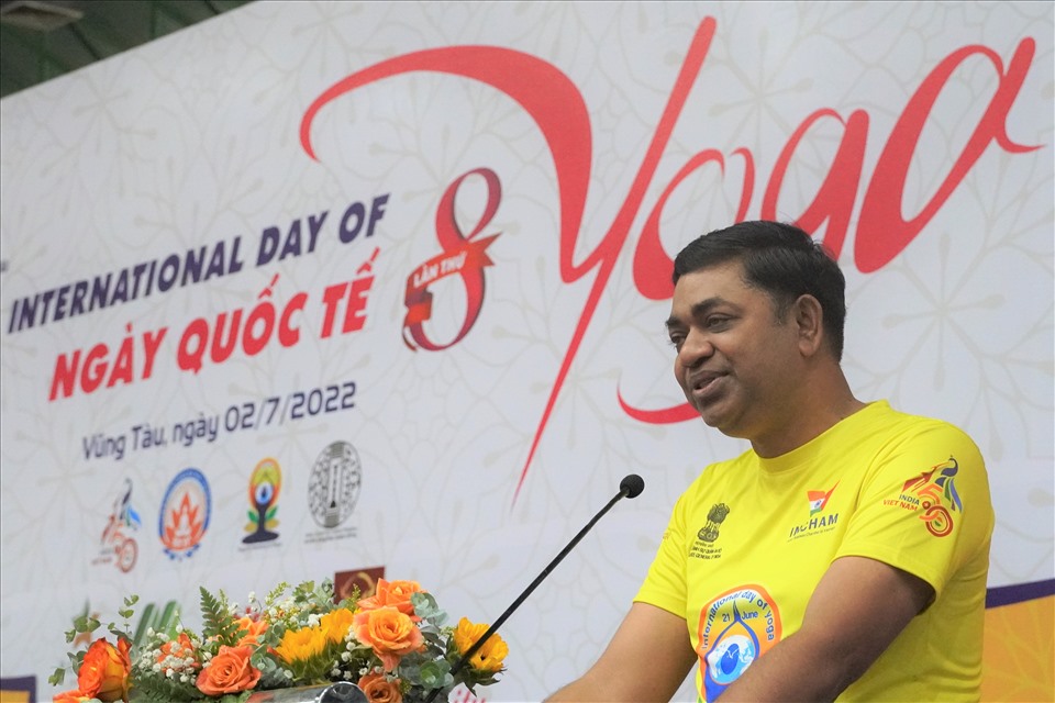 Ông Madan Mohan Sethi phát biểu tại Ngày Quốc tế Yoga tổ chức ở Bà Rịa - Vũng Tàu. Ảnh: T.A