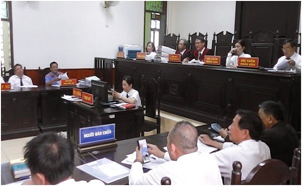 Kiểm sát viên giữ quyền công tố Nhà nước tại phiên tòa. Ảnh VKSND Bình Định.